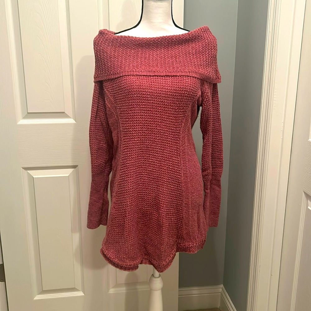 Sweater purchased at Anthropologie. Worn a couple of times. Excellent condition.